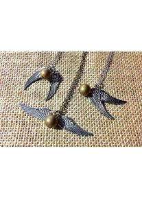 €6.99 instead €11.02 for an angel wings necklace from Forever Cosmetics - save 37%