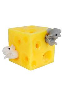 Toi-Toys Squeeze cheese with 2 mice