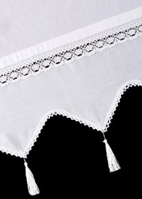 bonprix Raffroló horgolt szegéllyel fehér Mag./Sz.: 140/45 cm