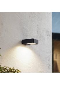 LUCANDE LED-Solarwandlampe Dava, 5 cm hoch, Alu, Sensor