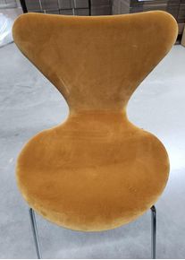 Series 7 3107 Velvet Chair Chaise entièrement rembourrée Velours Ochre/Chrome Fritz Hansen UNIQUE