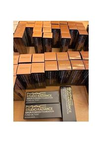 MAC Cosmetics, Foundation, M.A.C. Studio Rad Serum Pow Fond de Teint C4 (C4)
