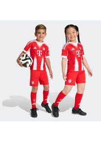adidas Performance, Unisex, Trainingsanzug &raquo;FCB H MINI&laquo; 2 Stk., Red, 104, Red, Eine FC Bayern M&uuml;nchen Mini-Heimausr&uuml;stung f&uuml;r echte Fans.
