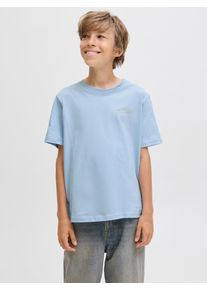 Jack & Jones T-Shirt JACK & JONES JUNIOR "JJEBRANDES BACKP RELAXED TEE SS SN JNR", Jungen, Gr. 164, blau (chambray blau), Single Jersey, Obermaterial: 100% Baumwolle, bedruckt, relaxed fit normal, Rundhals, Shirts T-Shirt