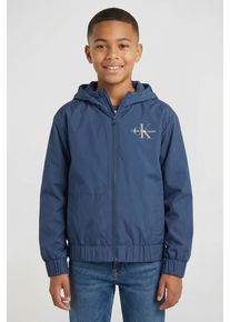 Blouson Calvin Klein Jeans "MONOLOGO ESSENTIAL JACKET", Jungen, Gr. 4 (104), blau (blau jean), Web, Obermaterial: 100% Polyester, regular fit h&uuml;ftlang, B&uuml;ndchen mit Gummizug, Jacken Blouson, Kinder bis 16 Jahre