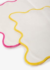 Bordstablett med v&aring;gig kant (2-pack) - vit - storlek 40x40 cm - bonprix