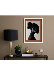 Bild mit Rahmen queence "Frau im Profil schwarz wei&szlig;", braun (farbe rahmen: wei&szlig;, farbe bild(er): braun), B:30cm H:40cm T:2cm, Acrylglas, Holz, Bilder, Bild mit Rahmen, Poster mit buntem Acrylglas Passepartout