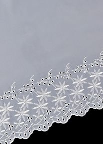 bonprix Perdea scurtă, broderie spartă, cu poliester reciclat, alb, &Icirc;/Lă: 30/96 cm