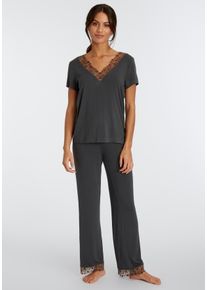 Pyjama Lascana, Damen, Gr. 40/42, grau (dunkel grau), Single Jersey, Obermaterial: 95% Viskose, 5% Elasthan, k&ouml;rpernah, V-Ausschnitt, eingesetzt, Homewear-Sets Pyjama, mit bunten Spitzendetails