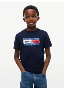 T-Shirt Tommy Hilfiger "HILFIGER FLAG GRAPHIC TEE", Jungen, Gr. 4 (104), dunkelblau, Single Jersey, Obermaterial: 100% Baumwolle, unifarben, regular fit normal, Rundhals, abgesteppte Kante, Shirts T-Shirt, Rundhalsausschnitt, Regular Fit, Kinder bis 16 Jahre