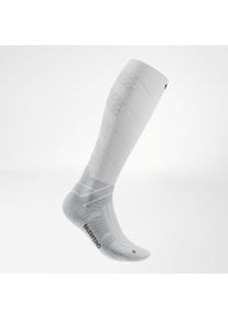 Sportsocken Bauerfeind "RUN PERFORMANCE COMPRESSION SOCKS", Herren, Gr. 42-45, wei&szlig; (wei&szlig;, l), Obermaterial: 77% Polyamid, 18% Polypropylen, 5% Elasthan, Socken Sportsocken, atmungsaktives High-Performance-Gestrick, gezielte Kompression