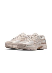 Sneaker Nike Sportswear "Initiator", Damen, Gr. 42, beige (phantom, chalk, shimmer), Leder, Textil, Schuhe Sneaker, inspiriert vom Design des Nike P-6000