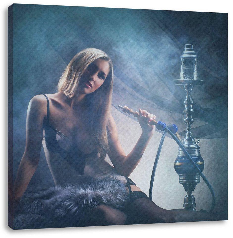 Pixxprint Leinwandbild Frau mit Shisha im Nebel